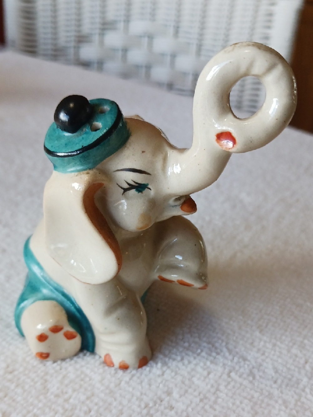 Vintage~ Ceramic Elephant Figurines- adorable lot of 7 - Picture 2 of 16